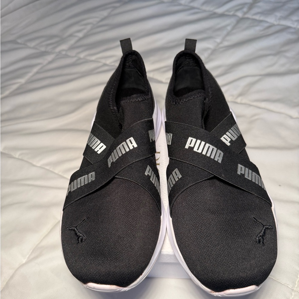 PUMA sneakers / Black and White Slip-On Sneakers - Picture 2 of 4